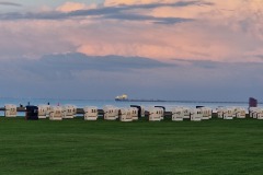 Horumersiel-Strand-05b-mit_LNG-Terminal