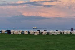 Horumersiel-Strand-05b-mit_LNG-Terminal