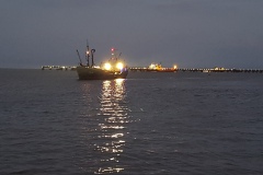 Horumersiel-Strand-07-mit_LNG-Terminal